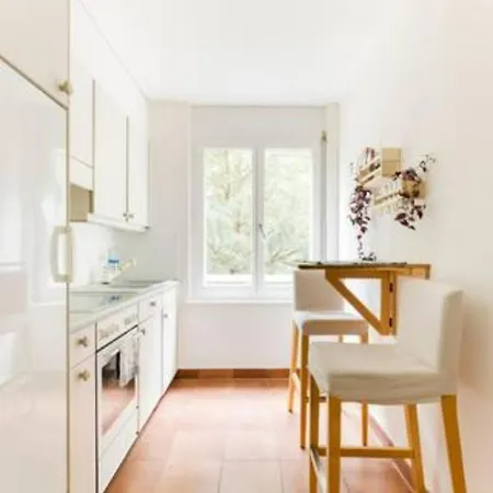 Of 52 Sqm With Free Parking *