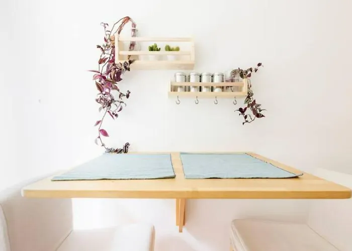 Lägenhet Spacious 52 Sqm Cozy Flat - Free Parking - 10 Min To Old Town